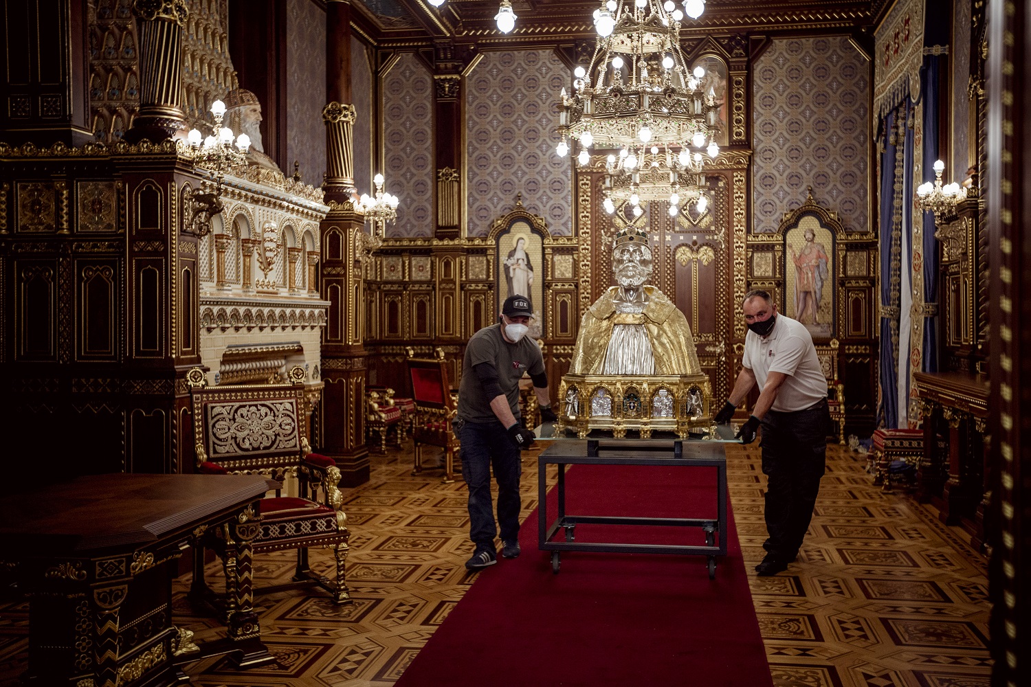 Új Szent István-herma érkezett a Budavári Palota Szent István-termének kiállítására